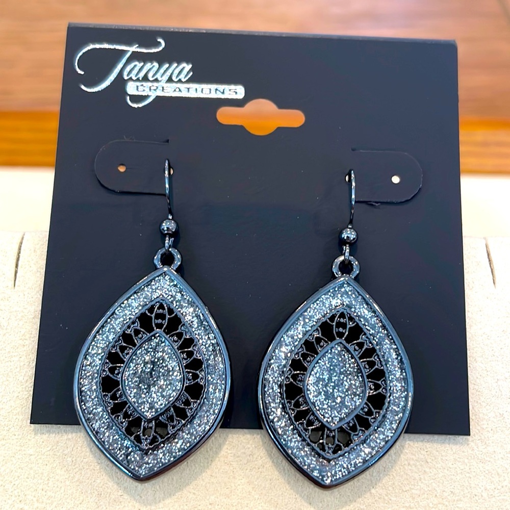 Black and Resin Sparkle Lace Cutout Teardrop Pendant Earrings BRAND NEW